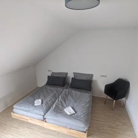 Apartment Ueber Den Daechern Von Kirchheim, Modernes